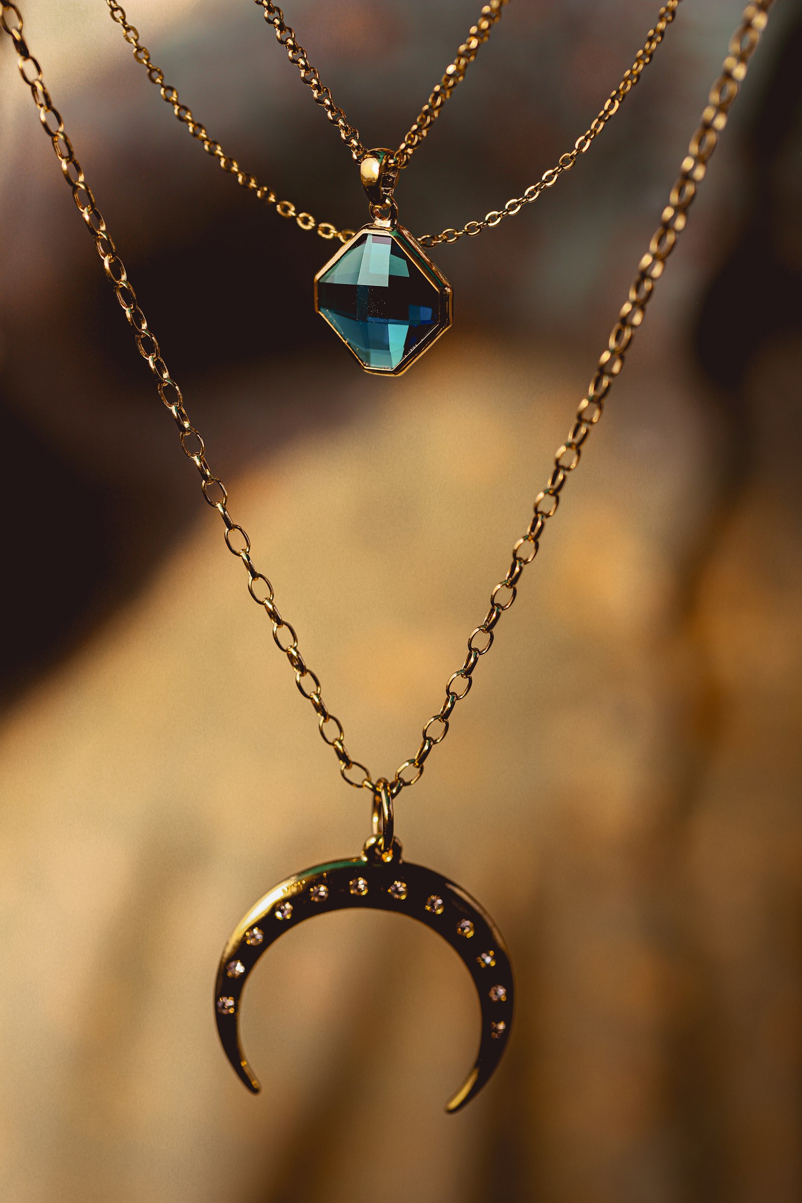 Gold chains and jewellery that can be sold in Hatton Garden